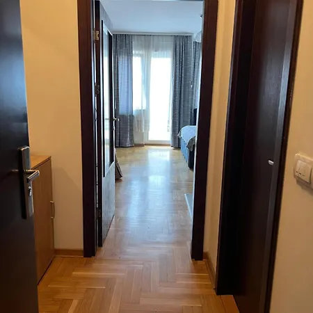 Apartment Mama *