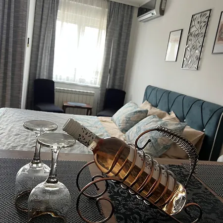 Apartment Mama *